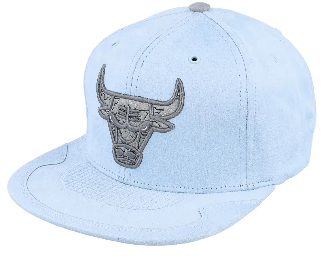 MITCHELL AND NESS BULLS HATS by Mitchell and Ness