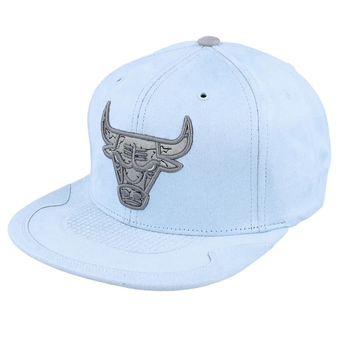 MITCHELL AND NESS BULLS HATS by Mitchell and Ness