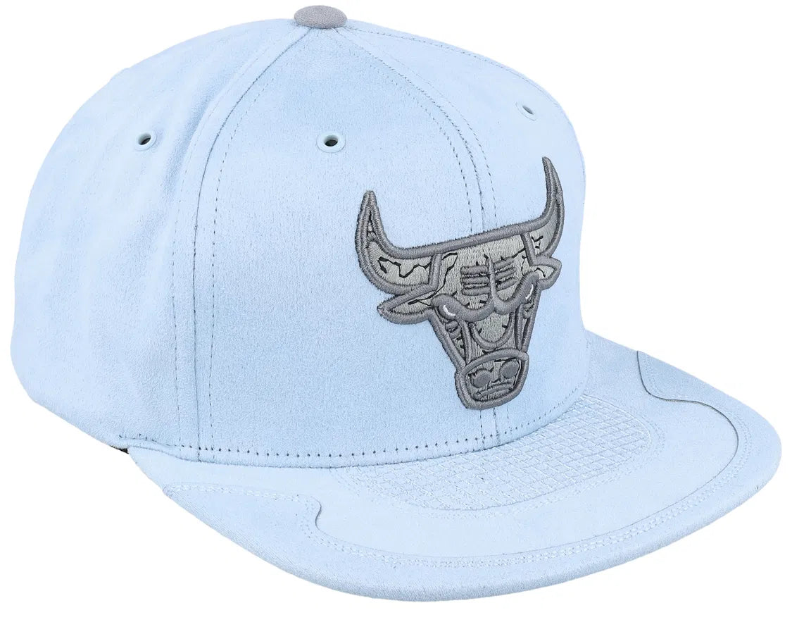 MITCHELL AND NESS BULLS HATS by Mitchell and Ness