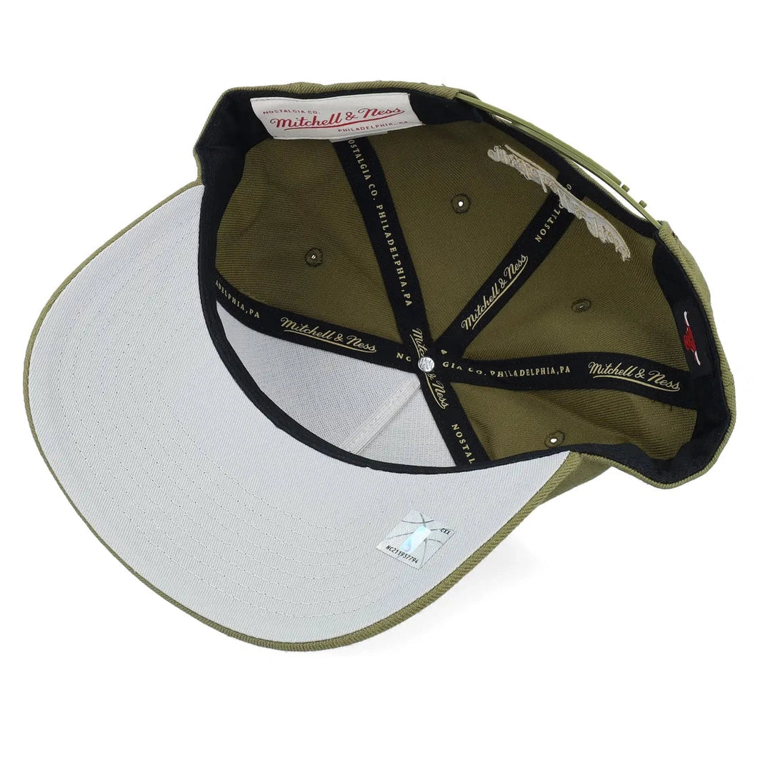 MITCHELL AND NESS BULLS HATS by Mitchell and Ness