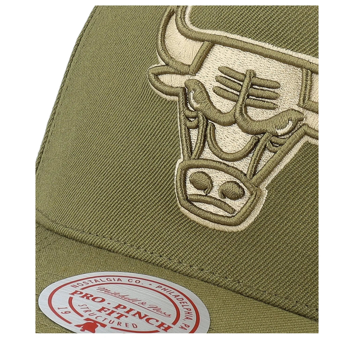MITCHELL AND NESS BULLS HATS by Mitchell and Ness