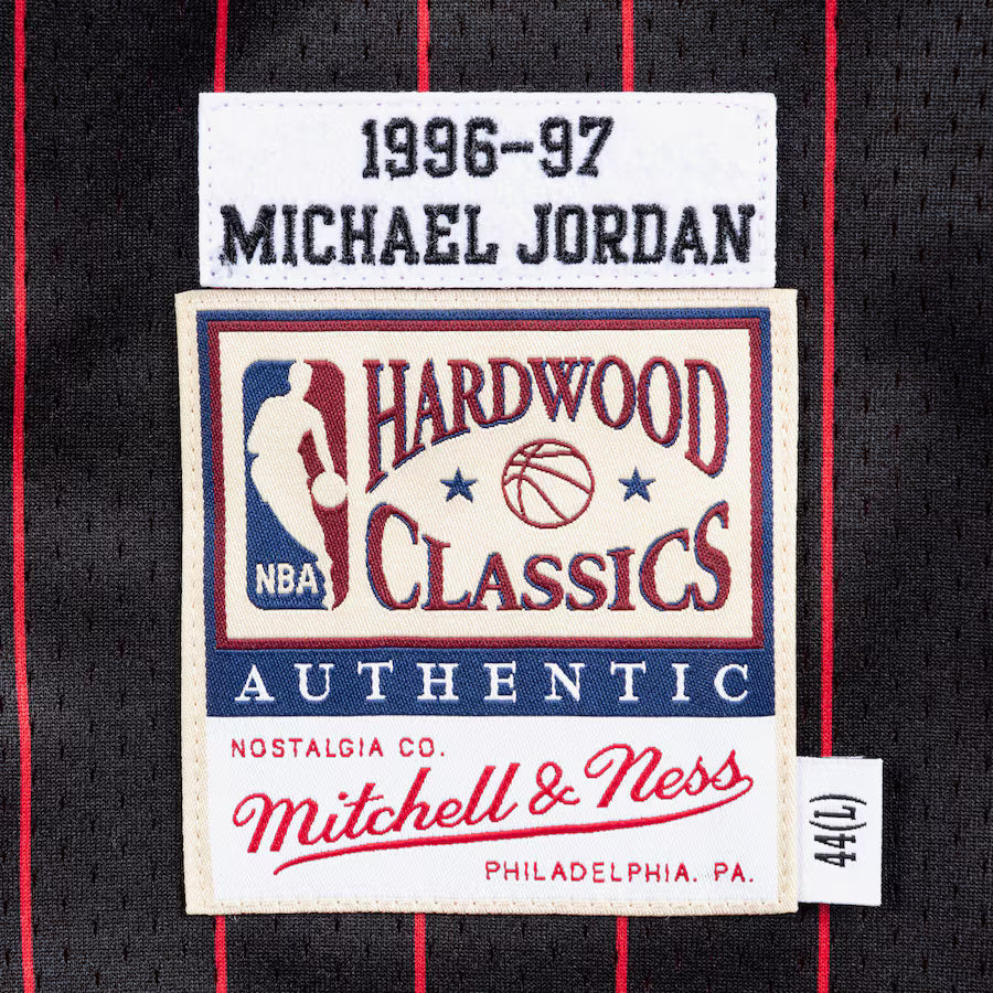 MITCHELL AND NESS 1996/97 BULLS-JORDAN