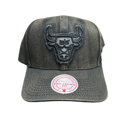 MITCHELL AND NESS BULLS HATS by Mitchell and Ness