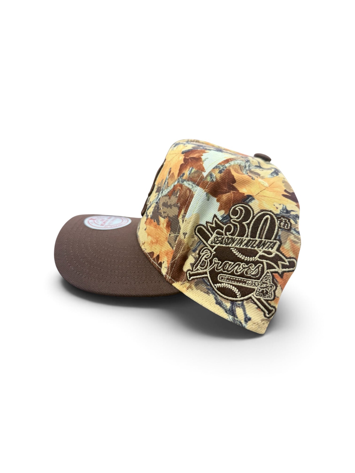 MITCHELL AND NESS MLB CAMO LEAF PRO HATS by Mitchell and Ness