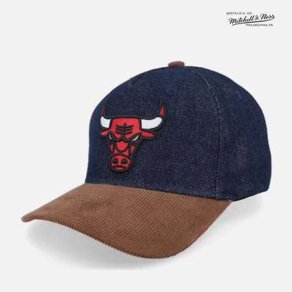 MITCHELL AND NESS D-STRESSED SNAPBACK BULLS