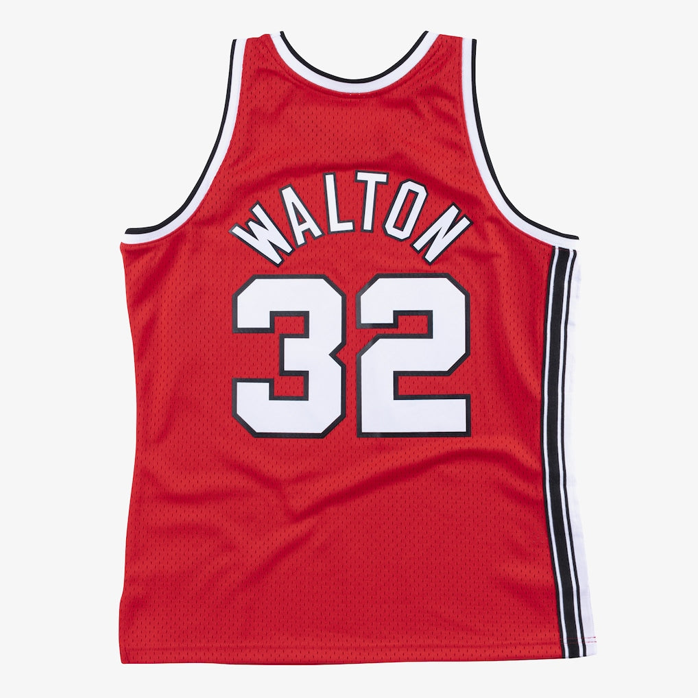 MITCHELL AND NESS NBA SWINGMAN PORTLAND TRAILBLAZERS 1976 BILL WALTON JERSEY by Mitchell and Ness