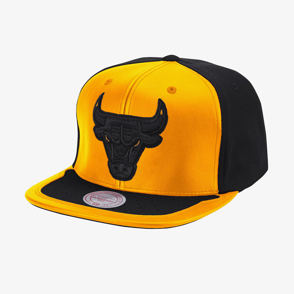 MITCHELL AND NESS BULLS HATS by Mitchell and Ness