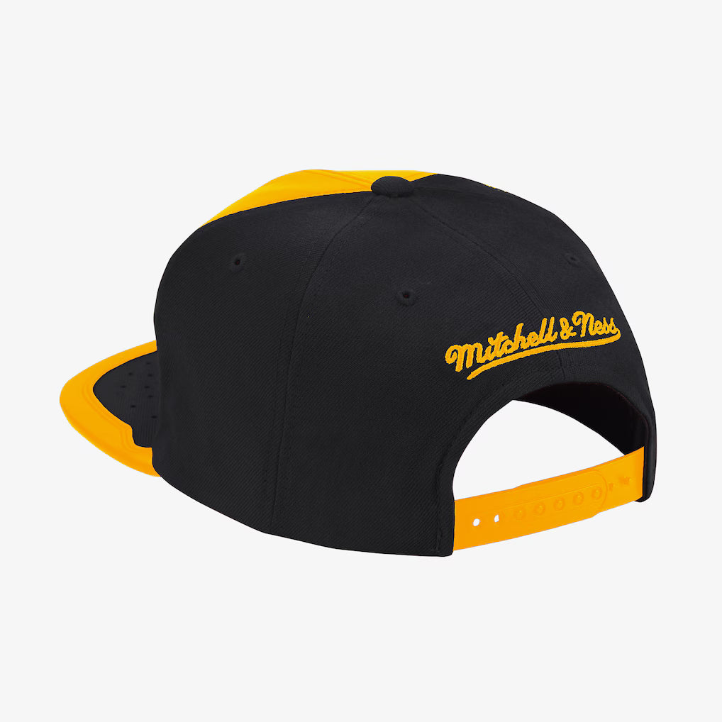 MITCHELL AND NESS BULLS HATS by Mitchell and Ness