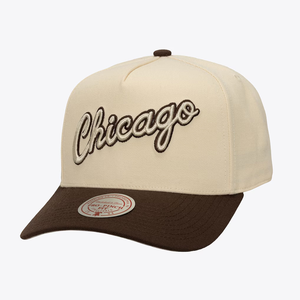 MITCHELL AND NESS BULLS HATS by Mitchell and Ness