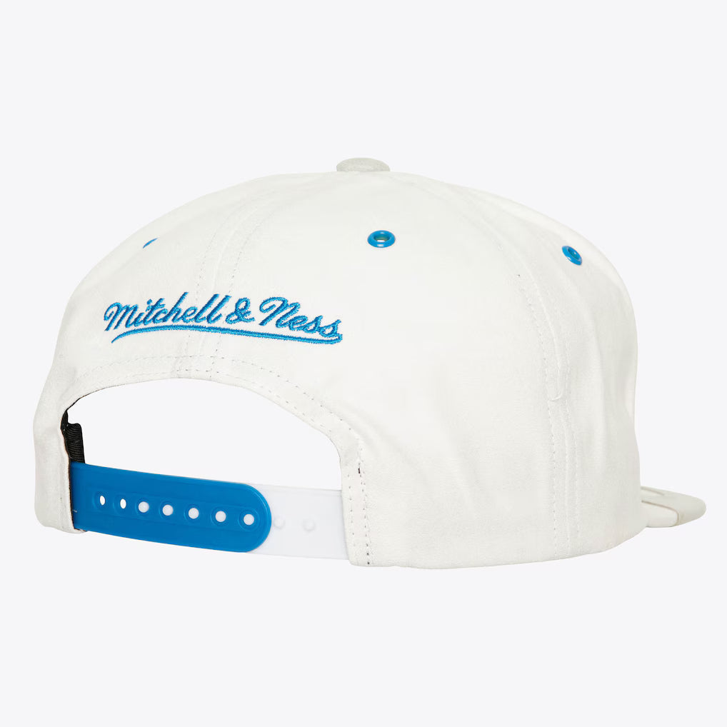 MITCHELL AND NESS BULLS HATS by Mitchell and Ness